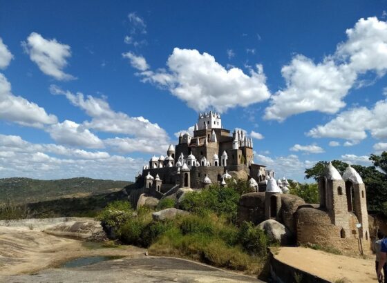 na imagem, vemos o Castelo de Zé dos Montes, um do destinos do Rio Grande do Norte mais procurados.