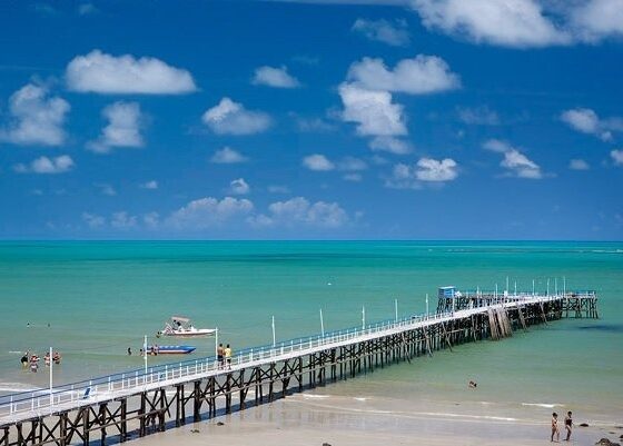 a imagem mostra a Praia de Pirangi do sul.